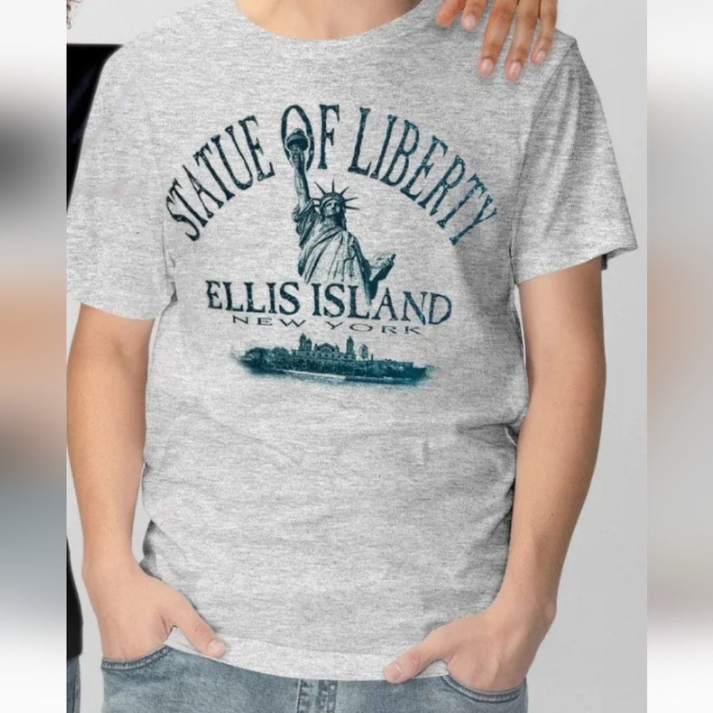 Vintage Gray Short Sleeve Tee with Vintage Graphic "STATUE Of LIBERTY"